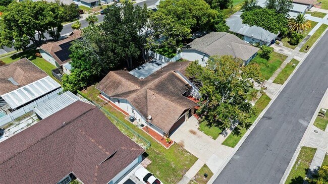 Building Photo - 8829 Bermuda Ln