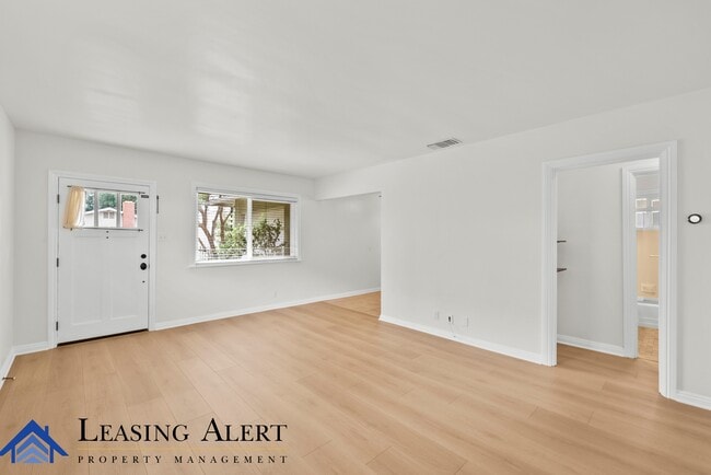Building Photo - 24518 Apple St