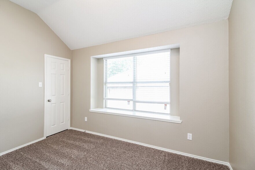 Building Photo - 1722 Marcella Ln