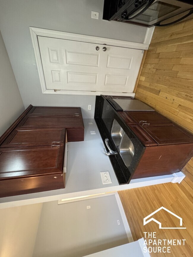 Building Photo - 4564 W George St