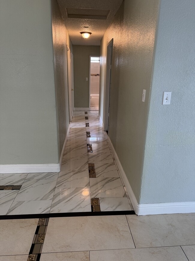Building Photo - Tracy 4 Bedroom 2 Bathroom Home with a pool