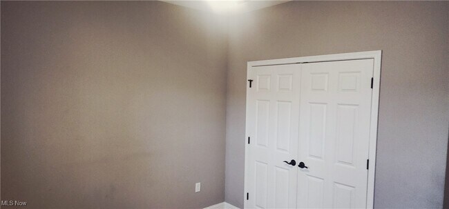 Building Photo - 6965 Chandlersville Rd