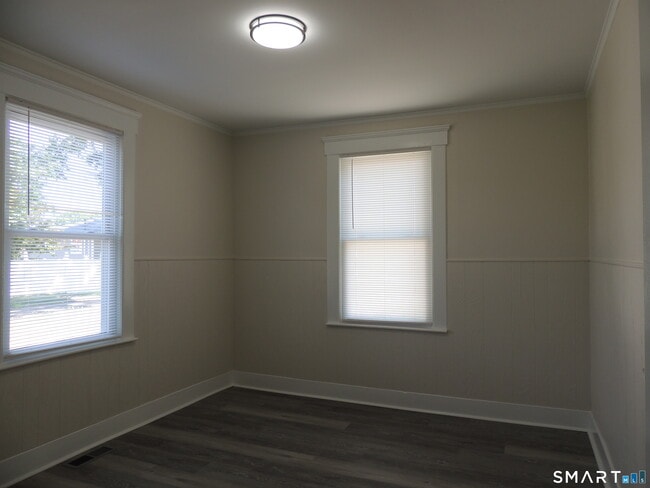 Building Photo - 132 Silver Sands Rd