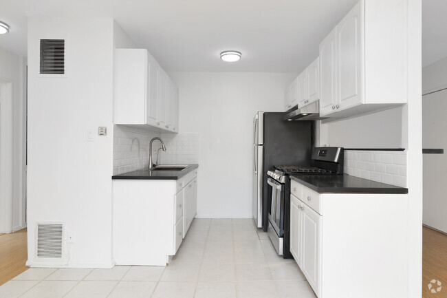 Interior Photo - 623 Westbourne Dr