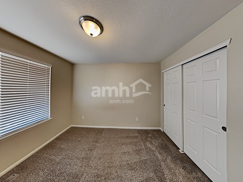 Building Photo - 18942 E Vassar Dr