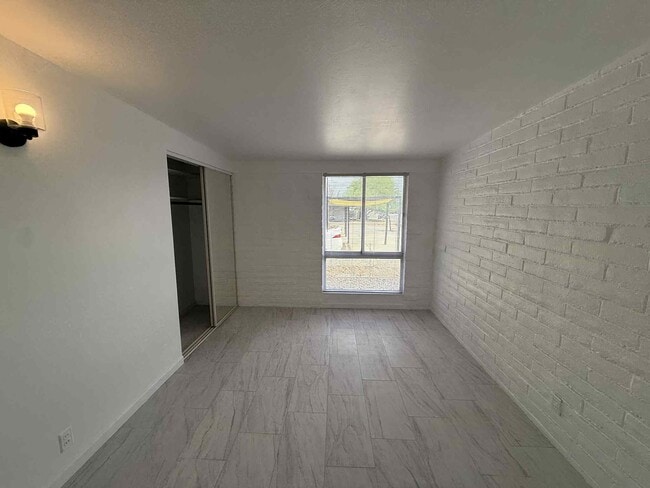 Building Photo - 8133 E 6th St