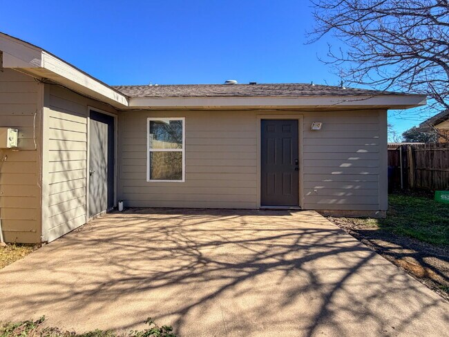 Building Photo - Charming 2 Bed, 2 Bath home in Keller