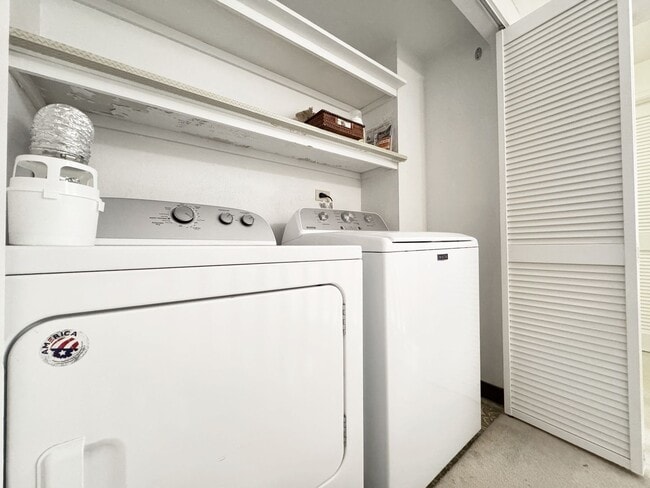 Building Photo - Pet Friendly Hawaii Kai Townhouse with A/C