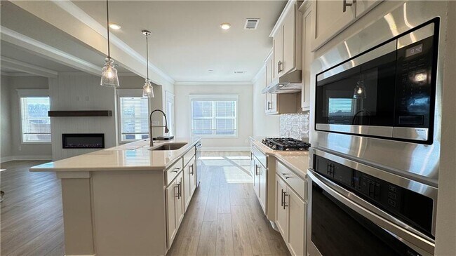 Building Photo - 5401 Bancroft Ln