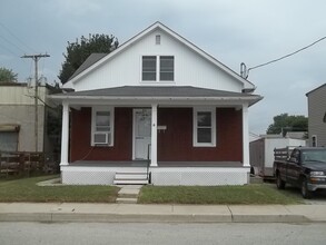 Building Photo - 831 W Middle St