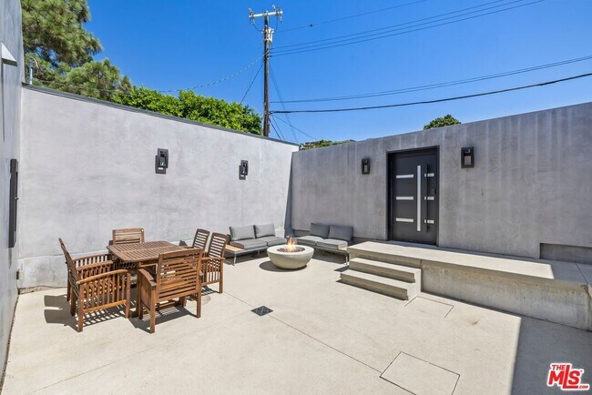 Building Photo - 2235 Gloaming Way