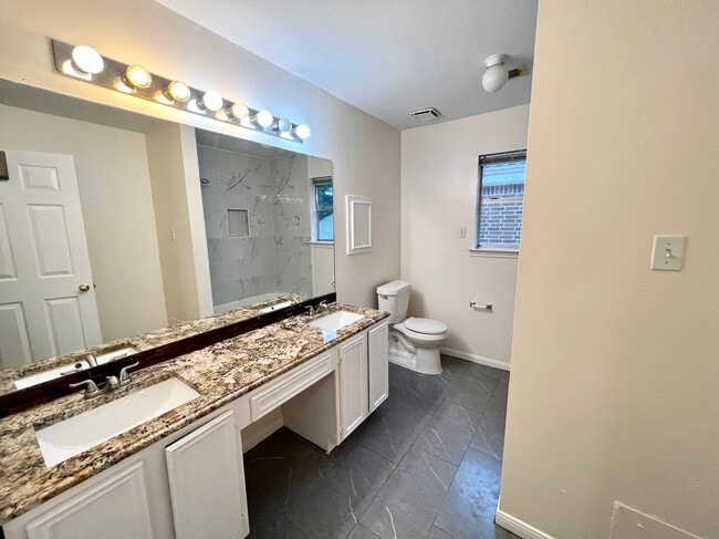 Building Photo - 13310 Misty Mill Dr