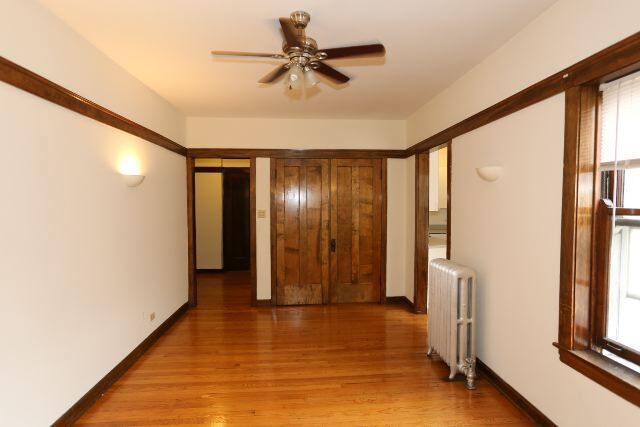 Building Photo - 830 W Waveland Ave