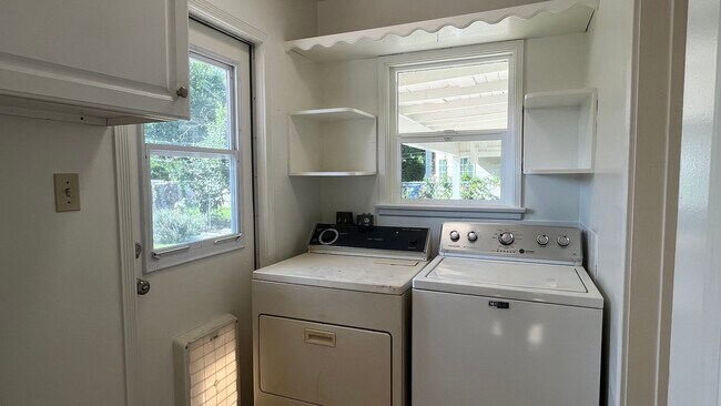 Laundry Room - 1533 N Ontario St