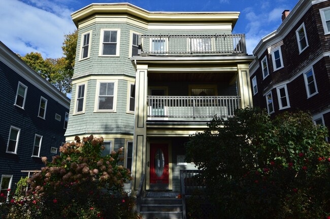 Building Photo - 82 Montebello Rd