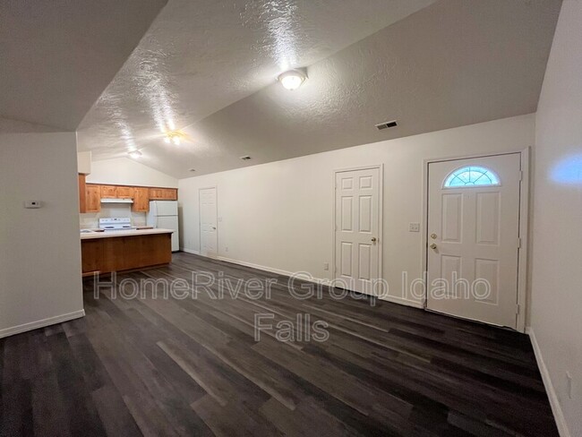 Building Photo - 1537 Canyon Ave