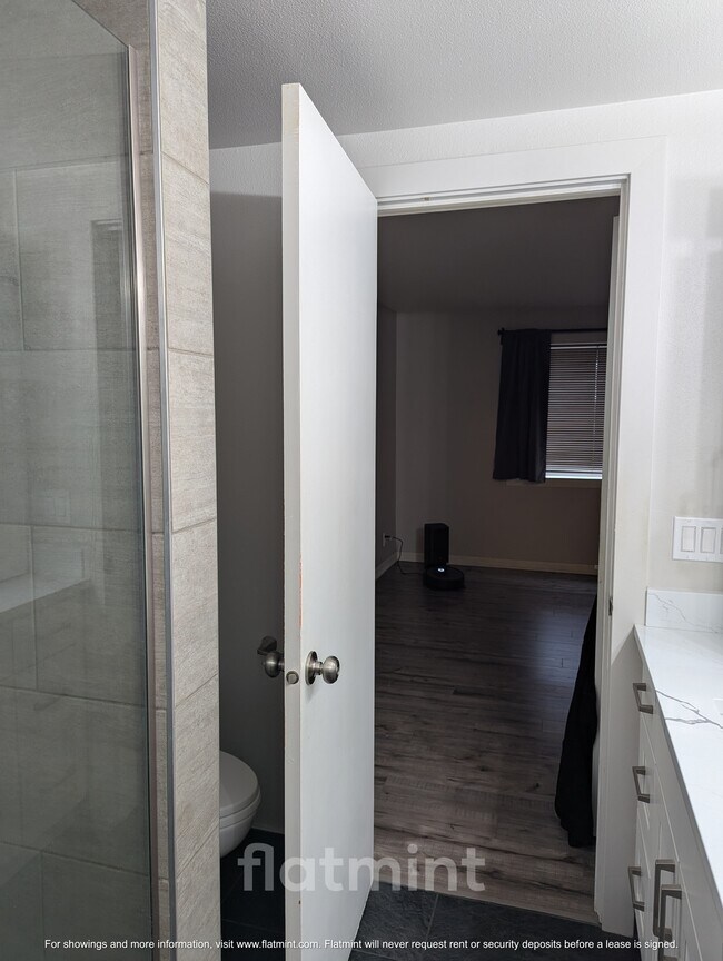 Building Photo - 8720 Phinney Ave N