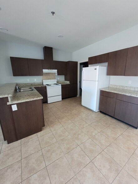 Building Photo - 306 S 25th St