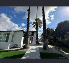 Building Photo - 1436 N Hollywood Way