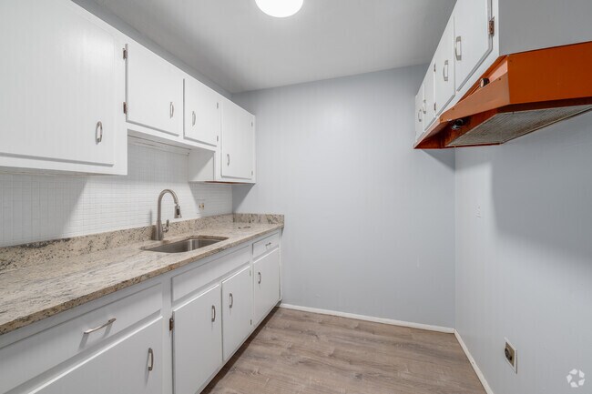 Unit 4 - 625SF - Kitchen - 12204 Madison Ave