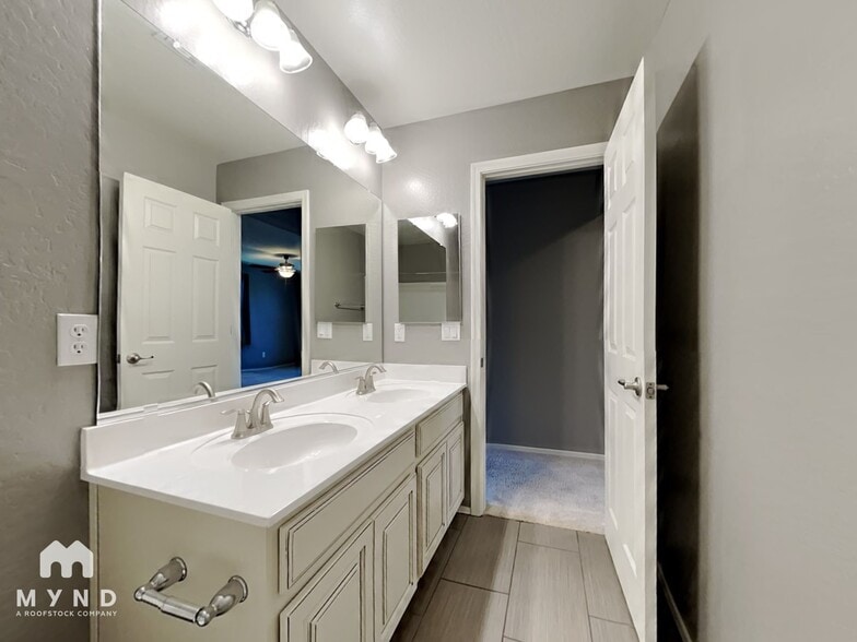 Building Photo - 1435 N Balboa