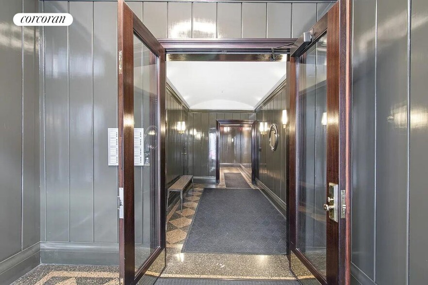 Building Photo - 8 W 13th St