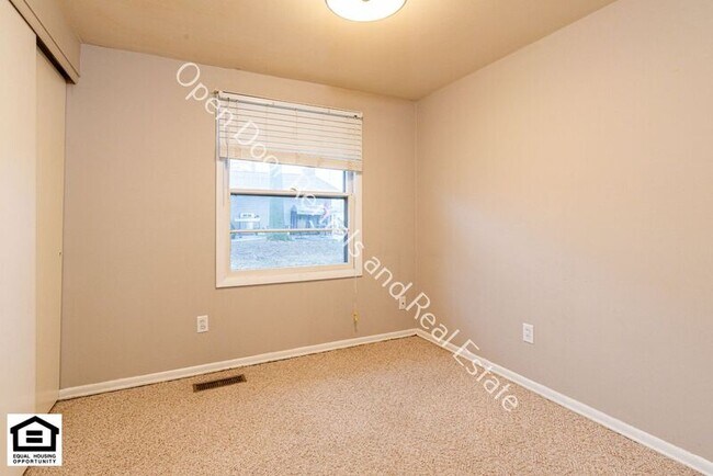 Building Photo - 6305 Salge Dr