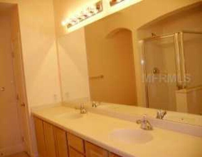 Building Photo - 1230 Wright Cir