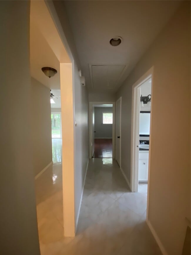Building Photo - 56 S Circlewood Glen