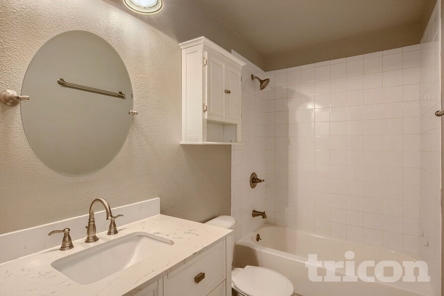 Building Photo - 901 Anthony St