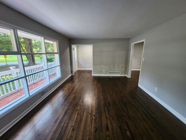 Building Photo - 2689 Collier Dr NW