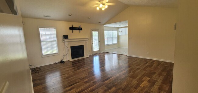 Building Photo - Beautiful 3 Bedro Brick Ranch Home w/ Bonus Room- Minutes from Interstate and Close to Shopping.