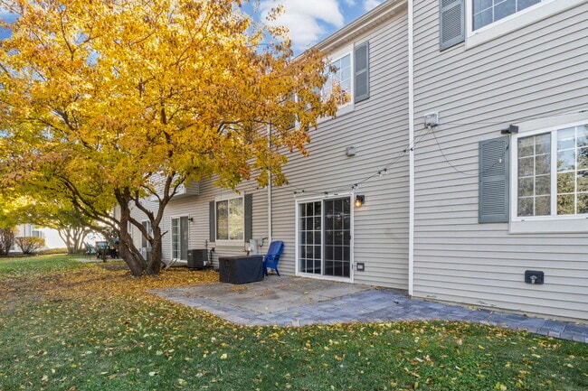 Building Photo - 1119 Clover Dr