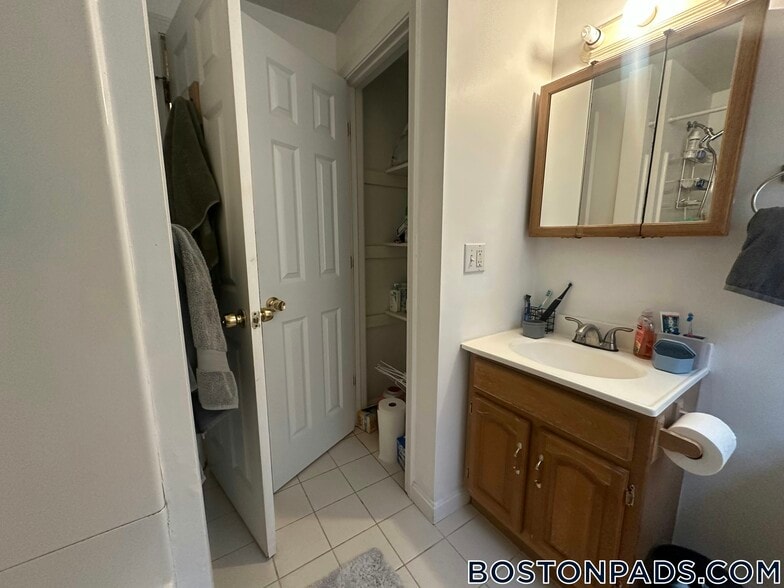 Building Photo - 174 Calumet St