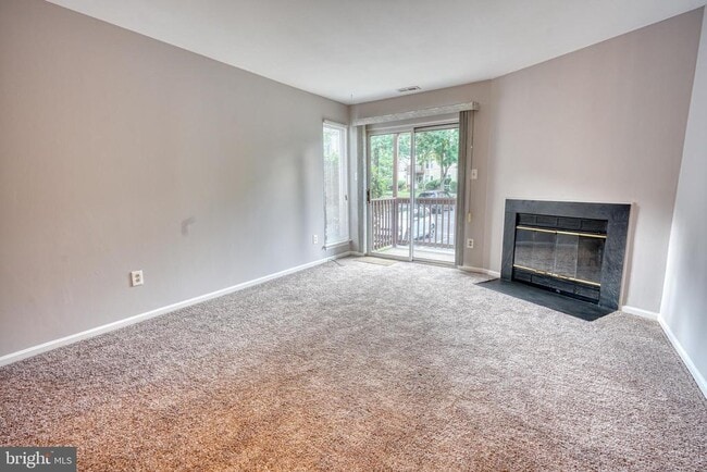 Building Photo - 166 Woodlake Dr