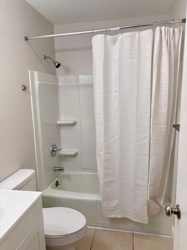 Building Photo - Check Out This 4-Bed/1-Bath House in Bluff...