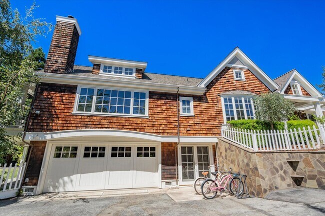 Building Photo - Stunning Los Altos Hills Estate