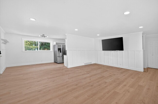 Building Photo - 281 W 2000 S St