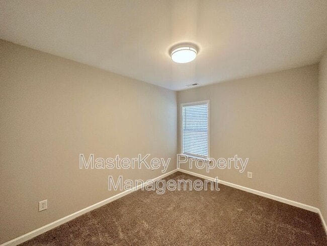 Building Photo - 631 Elm Ave