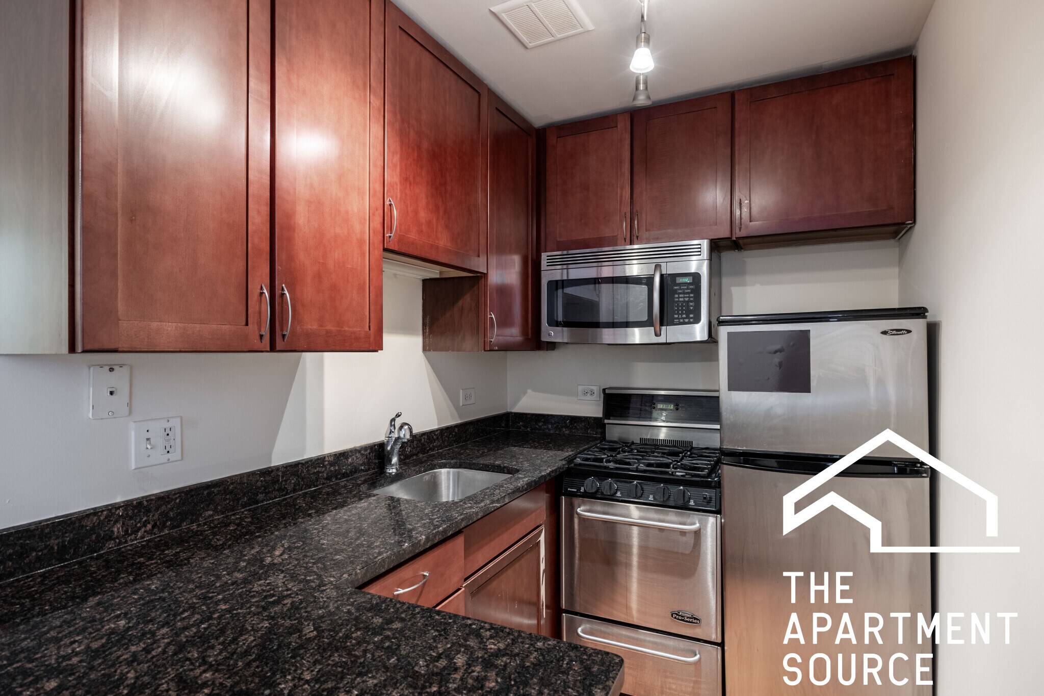 Building Photo - 628 W Wrightwood Ave