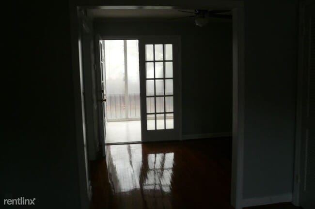 Building Photo - 916 McAlway Rd
