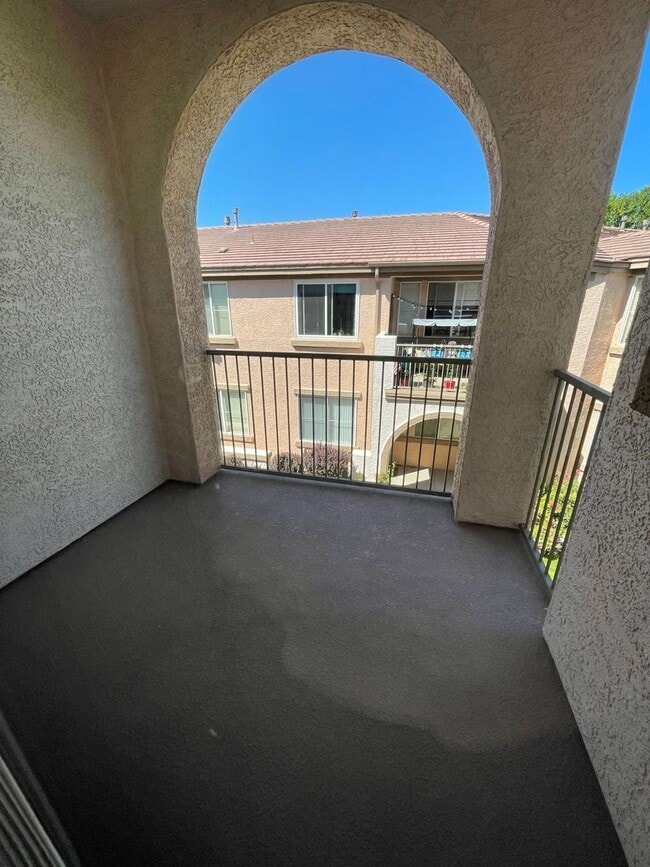 Building Photo - 6080 Ingleston Dr #1014