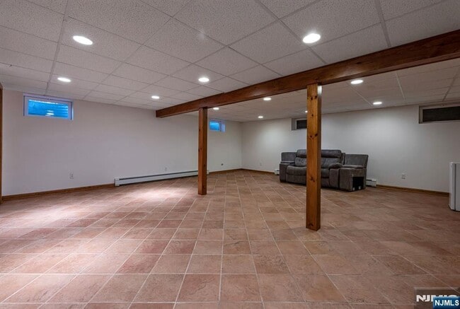 Building Photo - 20 Dogwood Dr