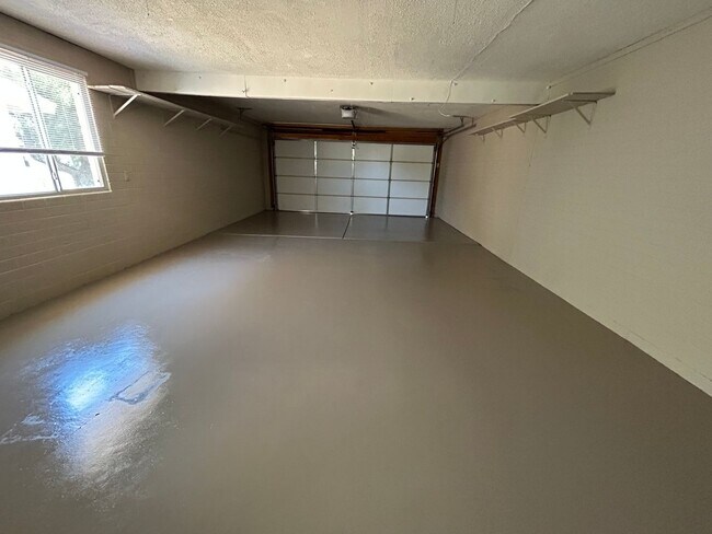 Building Photo - 4 Bedroom 3 Bathroom Parkway Manor 2 Home
