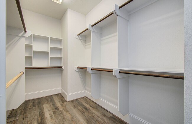 Building Photo - 11023 Acorn Falls Dr