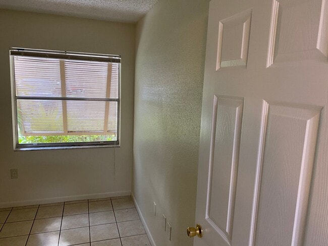 Building Photo - Two bedroom two bath First floor condo in Deltona