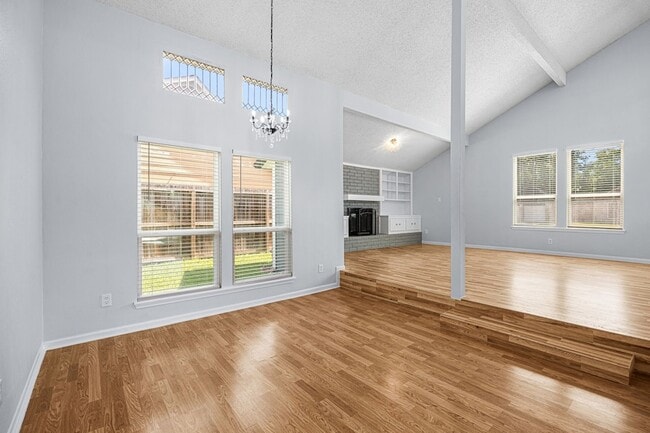 Building Photo - 2926 Meadowcreek Dr