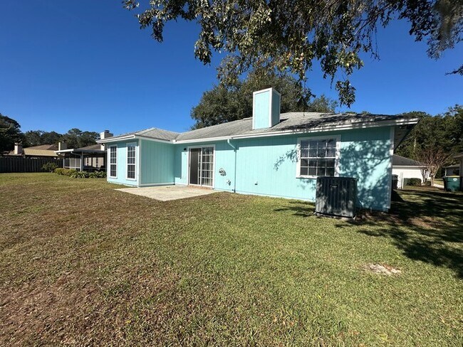 Building Photo - Move-In Ready 3-Bedroom Home with Pond Views in Desirable Mandarin!