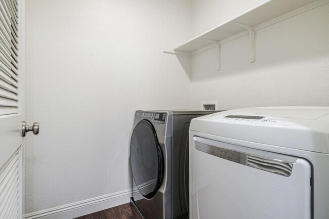 Building Photo - 6704 S Mariposa Ln