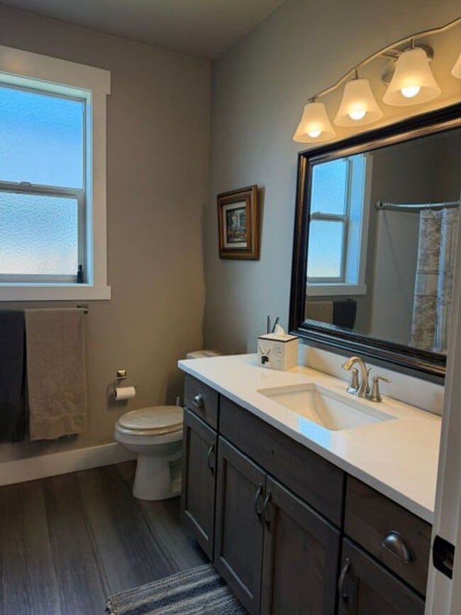 Building Photo - Gorgeous Silverbrook Home